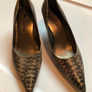 Bandolino, faux snakeskin heels, size 7M, Color: Taupe/Black, 2 inch heel